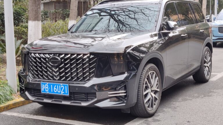 GAC GS8 de segunda generación de color negro, vista exterior