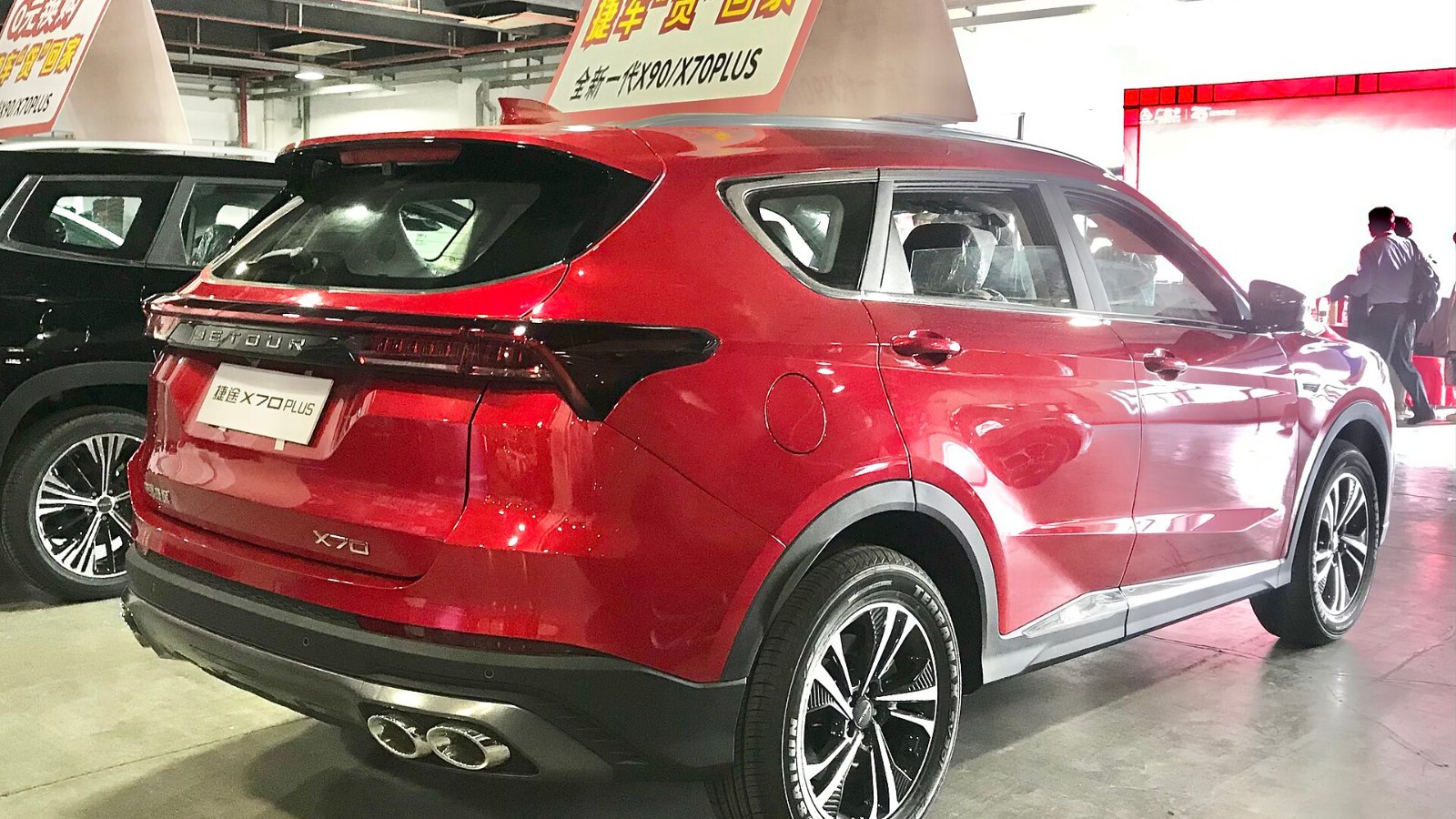 JETOUR X70 Plus rojo fotografiado en Shanghái