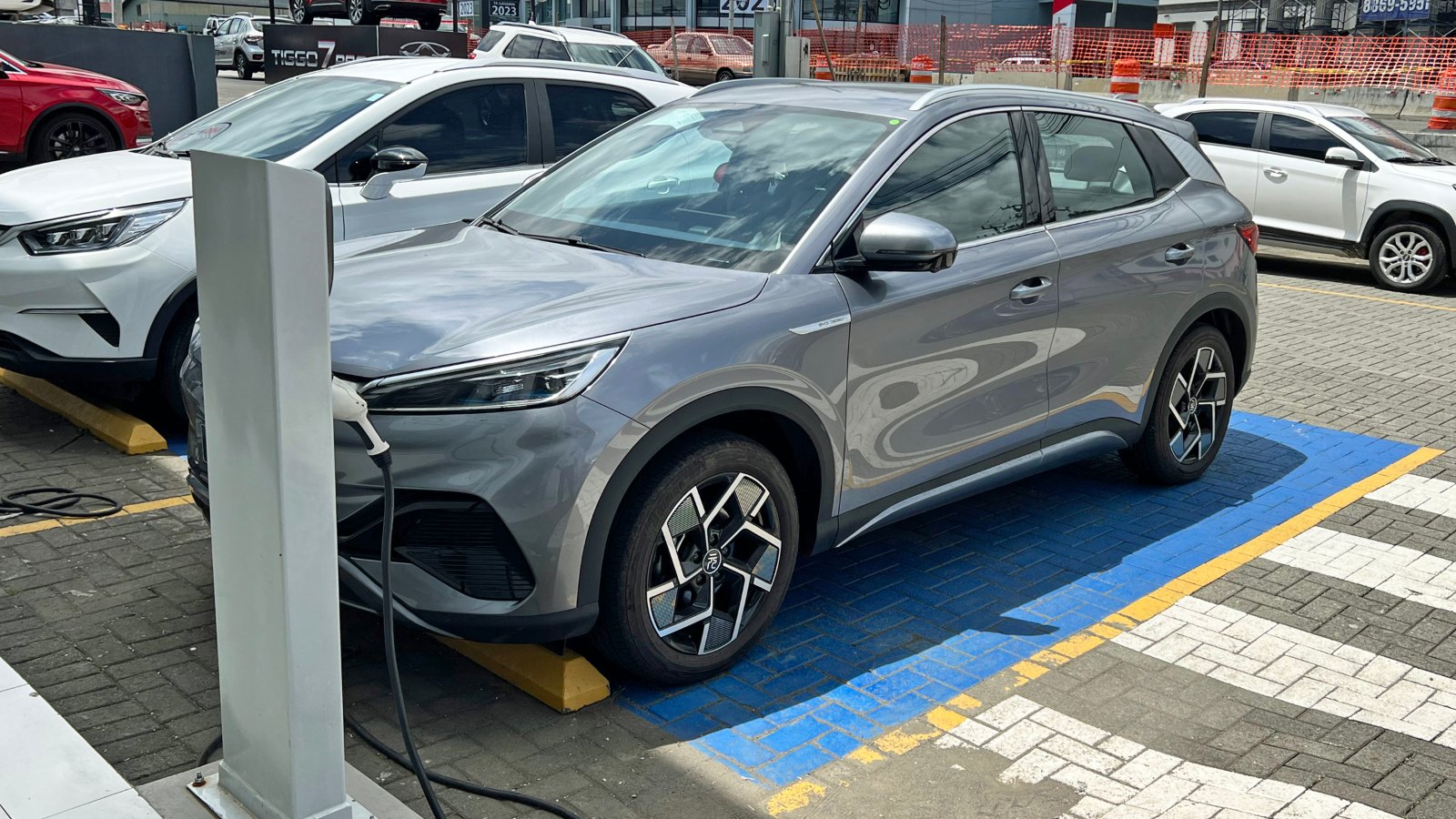 BYD Yuan Plus, SUV 100 % eléctrico de BYD, estacionado en Costa Rica