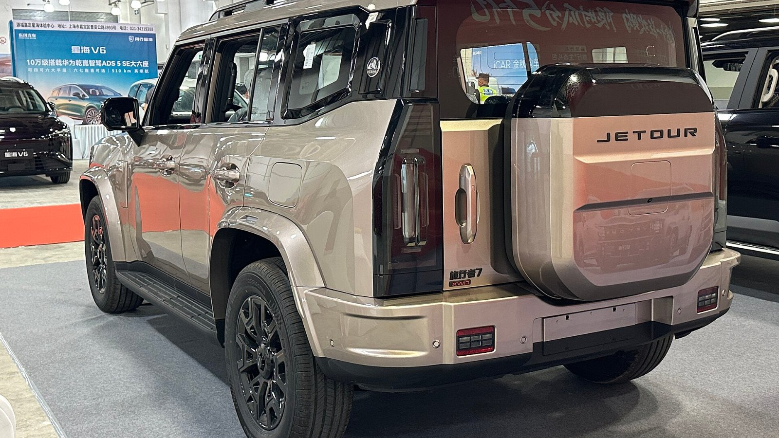 SUV todoterreno JETOUR Traveller 7 de estilo caja, de la familia Traveler de JETOUR