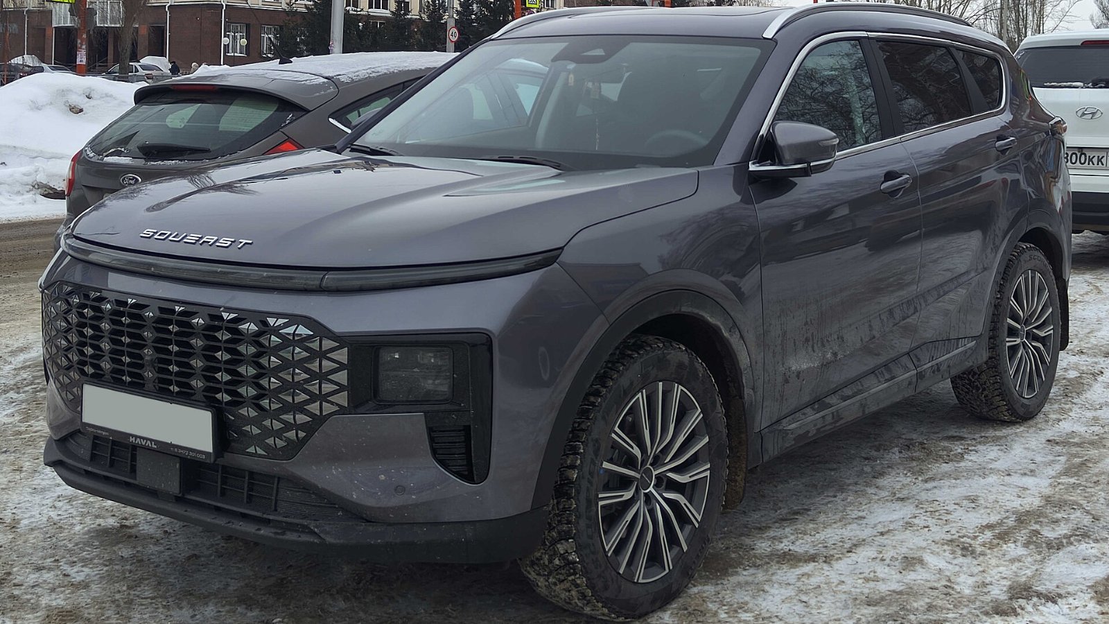 SUV SOUEAST S07 de color gris, vista frontal